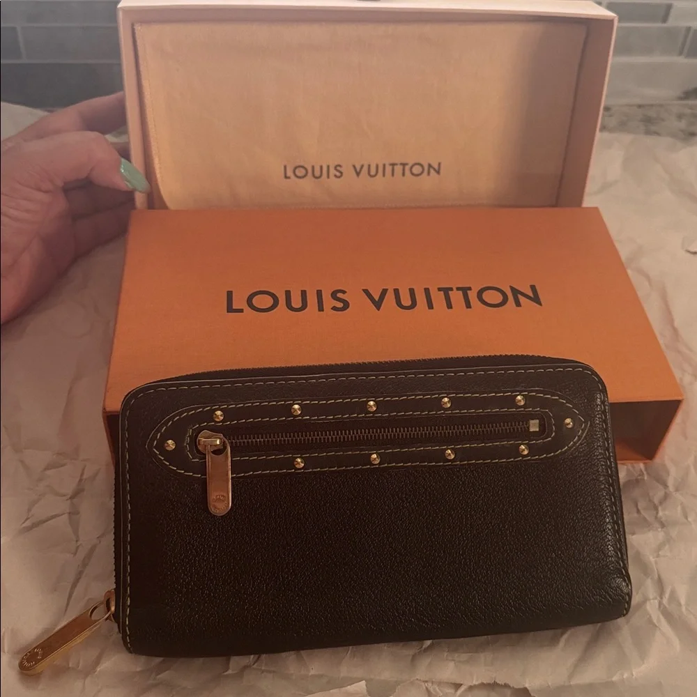 Louis Vuitton Suhali Zippy Wallet w/ box and dustbag